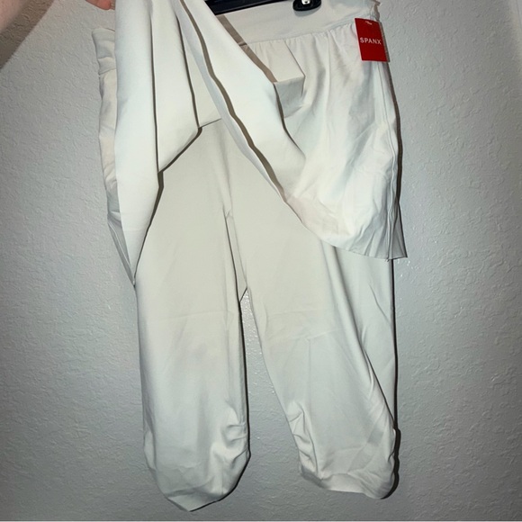 Spanx Booty Boost Active Skirt Leggings Womens M White Cloud NWT - Picture 5 of 8